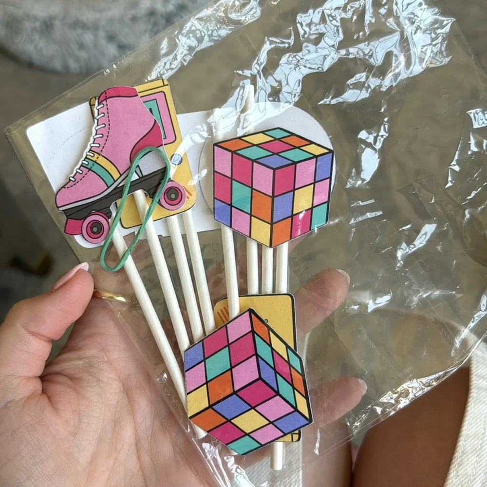 90’s Cupcake Toppers 🧁 - 8pcs